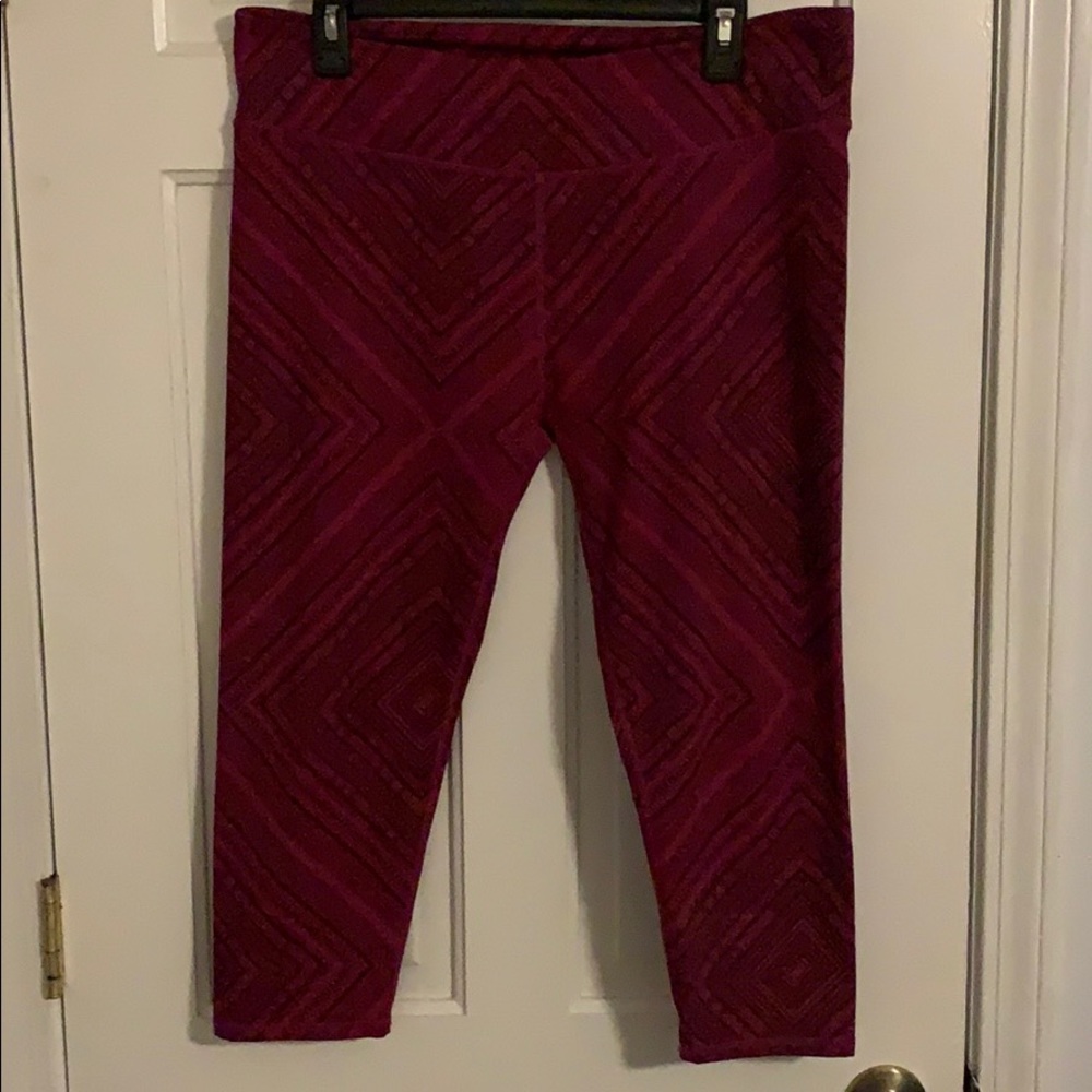 Fabletics Pink Printed Cropped Leggings Size XL